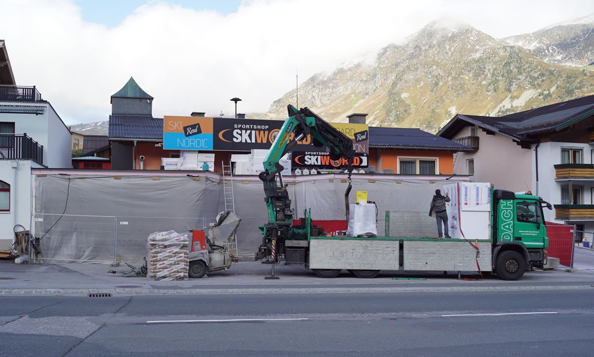 Bauarbeiten beim Skiworld in Obertauern